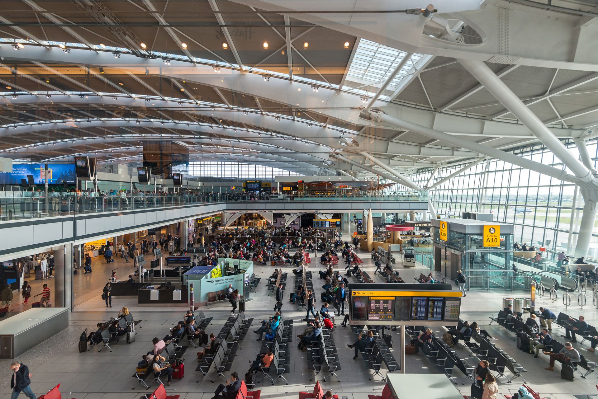 Airport terminal. Аэропорт Heathrow Лондон. Великобритания Лондон аэропорт Хитроу. Аэропорт Хитроу Лондон внутри. LHR аэропорт Лондона.
