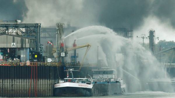 bomberos-explosion-basf-alemania-reuters_claima20161017_0021_28-1