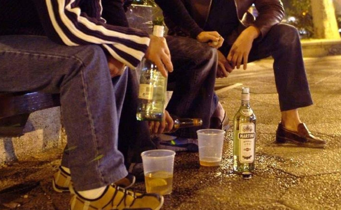 Estudiantes posadeños beben alcohol cerca del colegio - El Parana Diario