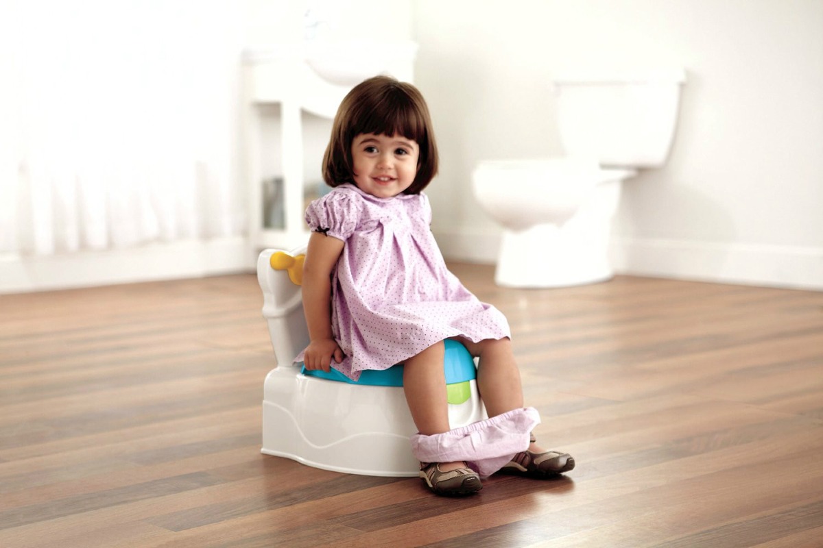 Сидеть 5 лет. Fisher-Price горшок learn-to-Flush Potty. Девочка на горшке. Девушка на горшке. Маленькие дети на горшках.